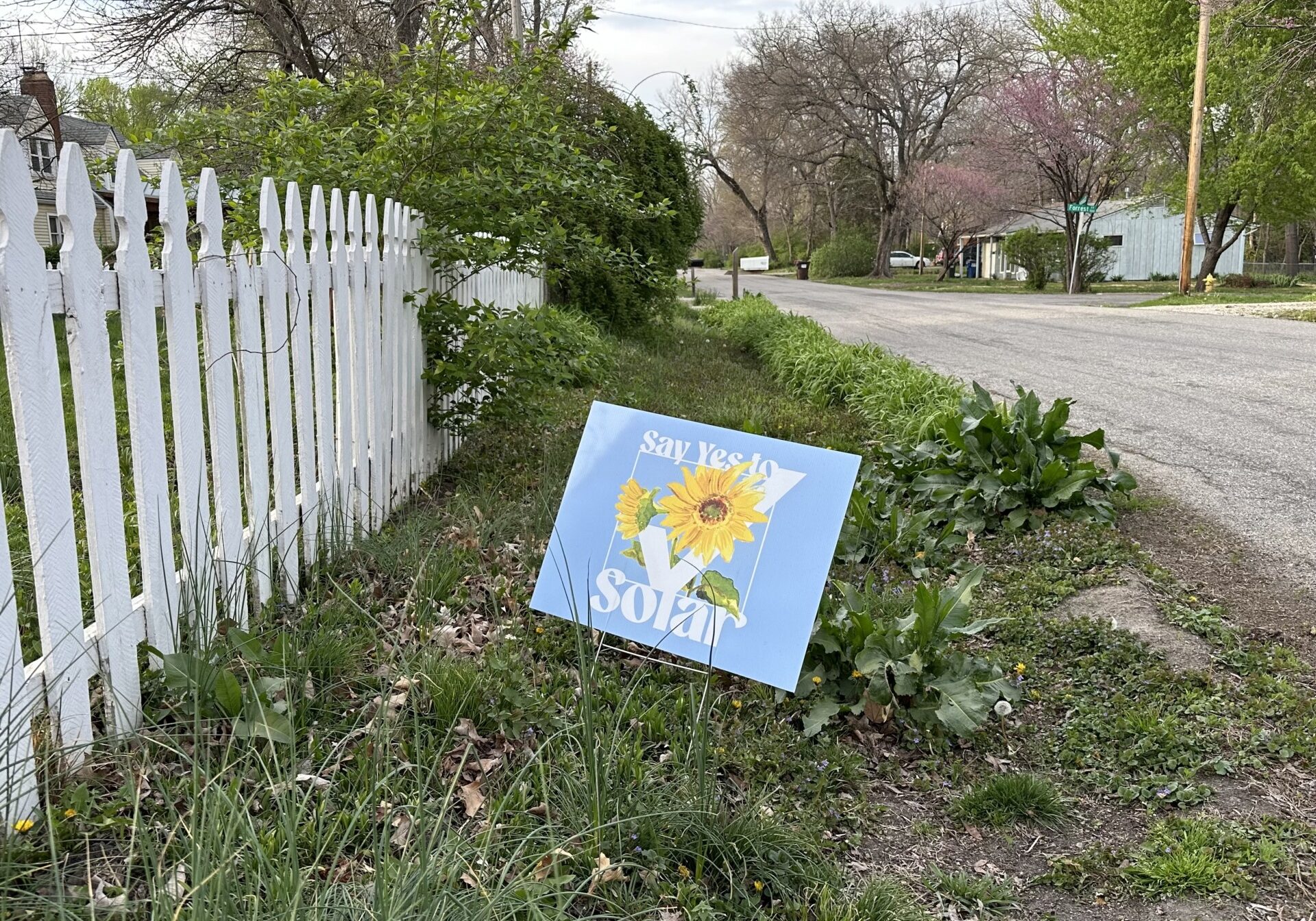 A "Say Yes to Solar" sign in Lawrence.